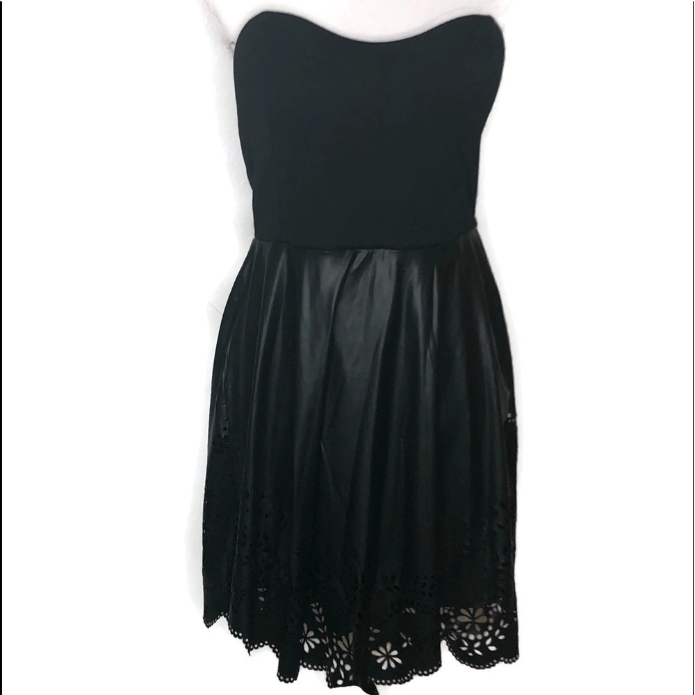 Dots strapless dress in black. Size L. Has lining